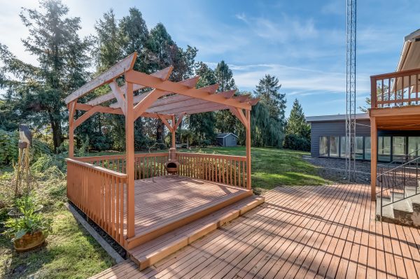 Backyard Pergola Installation